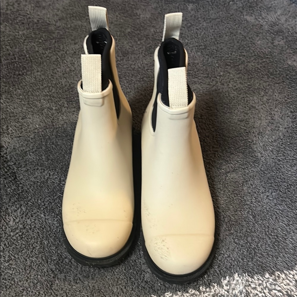 Merry People Sand ankle rain Boots.